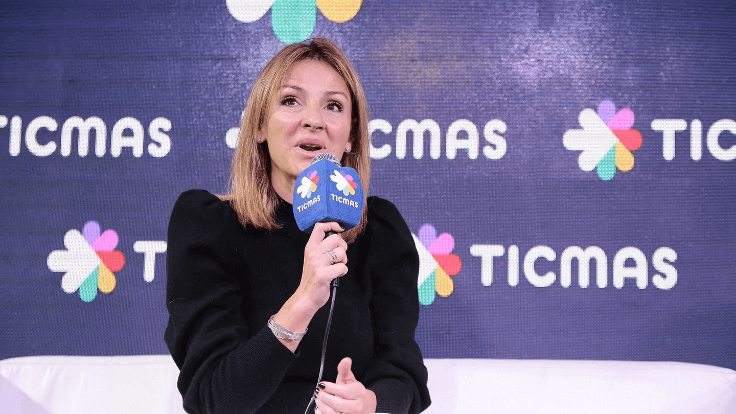 La ministra de Educación de la Ciudad de Buenos Aires estuvo invitada al espacio de Ticmas en la Feria del Libro, donde habló de su nuevo libro, El día que ir a la escuela fue noticia, y habló del presente y el futuro de la educación.