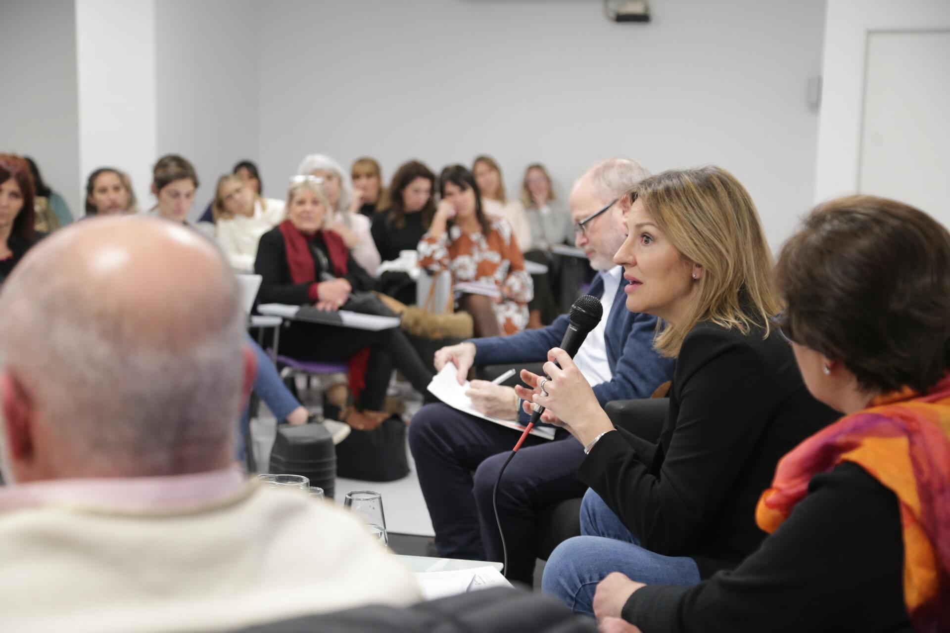 La ministra de educación porteña participó del tercer encuentro sobre la enseñanza de la lectoescritura