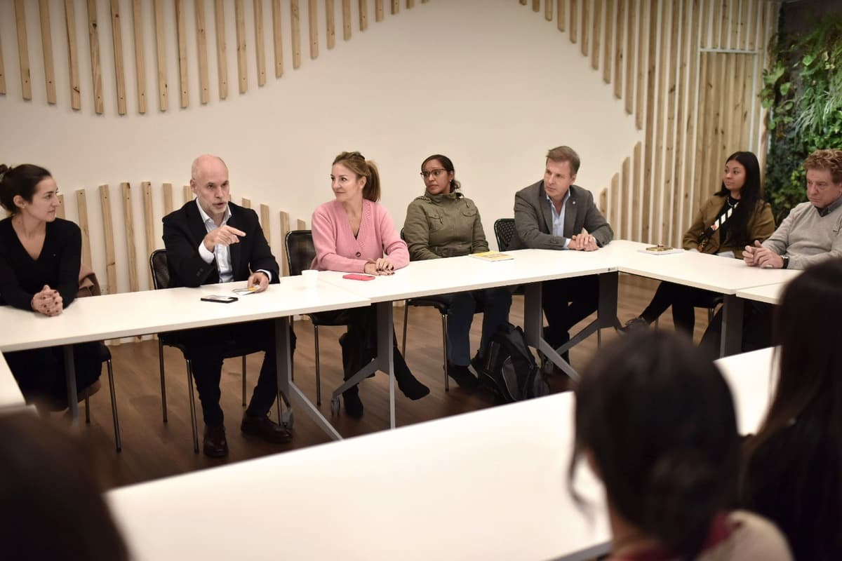 Horacio Rodríguez Larreta y Soledad Acuña se reunieron con egresados de Codo a Codo