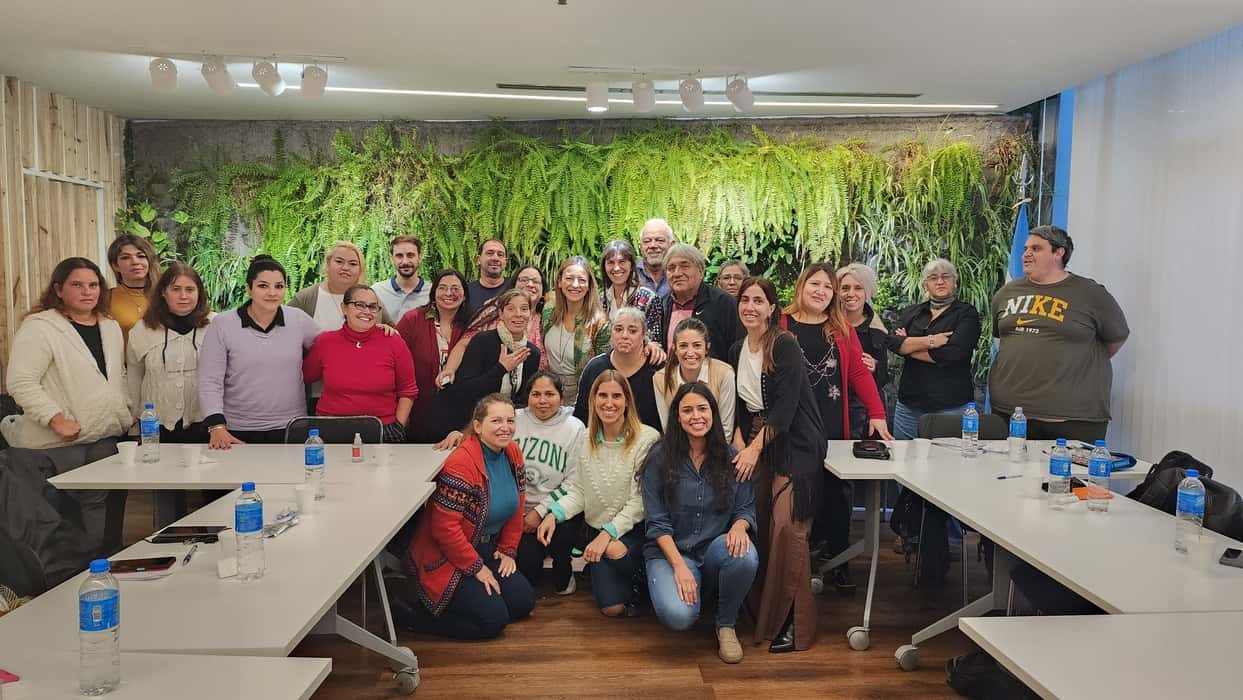Soledad Acuña dialogó con familias de escuelas públicas